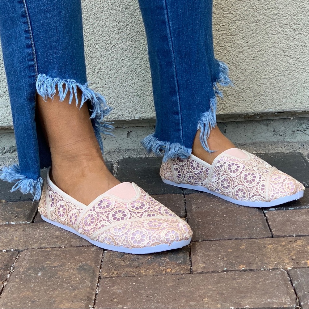 NIB Blush Pink Floral Crochet Slip-On Loafer Flats - Picture 7 of 8